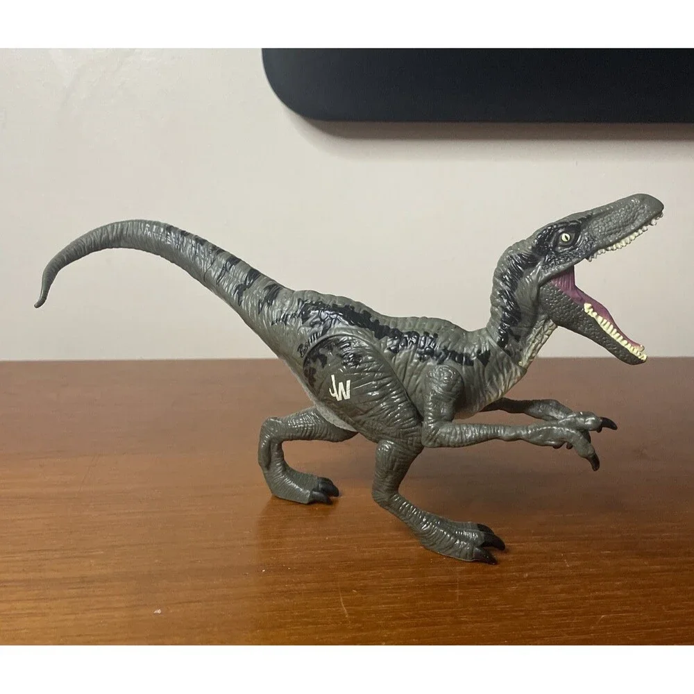 Hasbro Jurassic World 2015 JW Velociraptor Dinosaur Raptor Gray Action Figure 7”